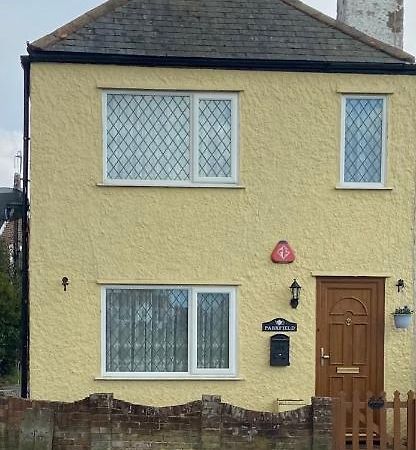 Cosy Cottage Great Bentley Near Station And Shops Exterior photo